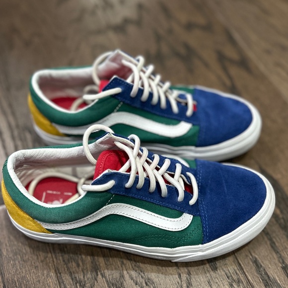 Vans - Picture 6 of 11